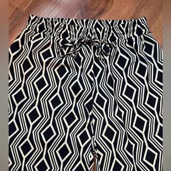 ZAC & RACHEL Black and Cream Geometric Women's Pants - Picture 3 of 9
